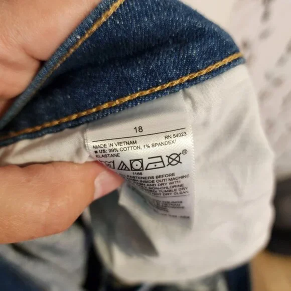 OLD NAVY Denim Boyfriend Jean Shorts Cuffed Distressed Cotton women's size 18 - Picture 4 of 4